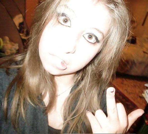 10P Laura - Blonde Gothic Cutie 