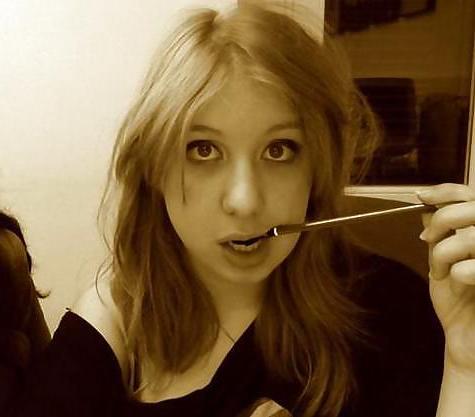 10P Laura - Blonde Gothic Cutie 
