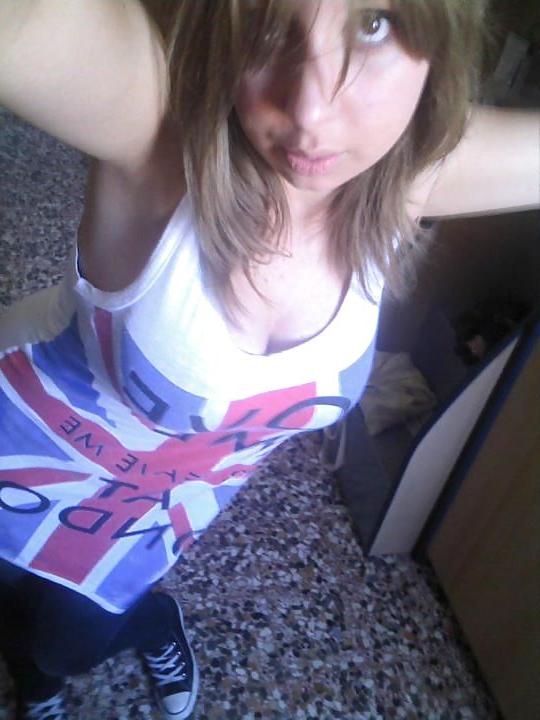 10P Laura - Blonde Gothic Cutie 