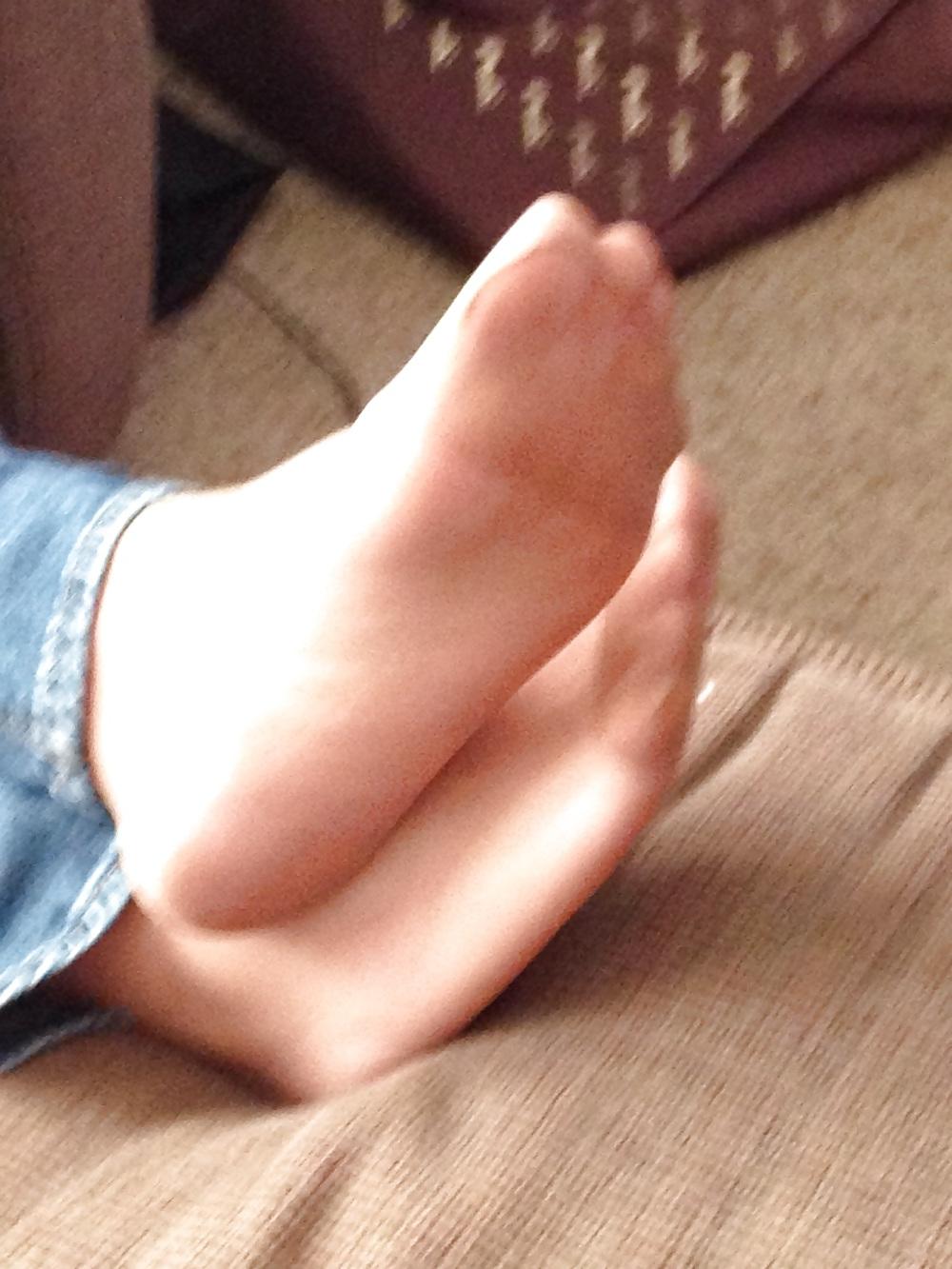 11P More candids of my pantyhose feet and toes.