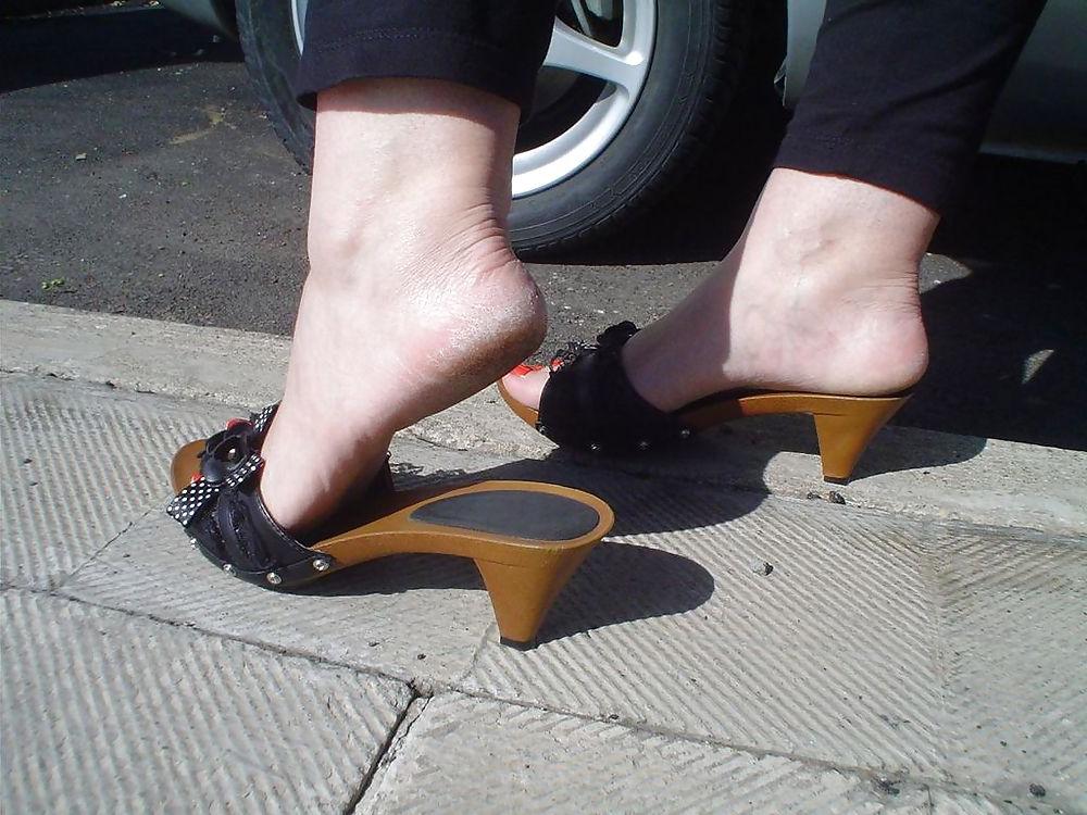 25P Nice red feet and shoes