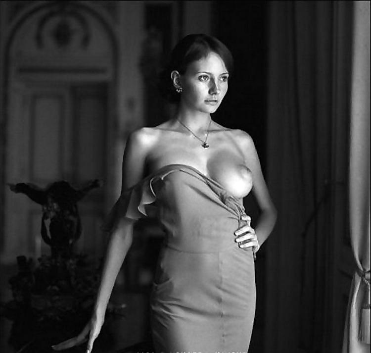 11P Gorgeous nippples & amazing breasts