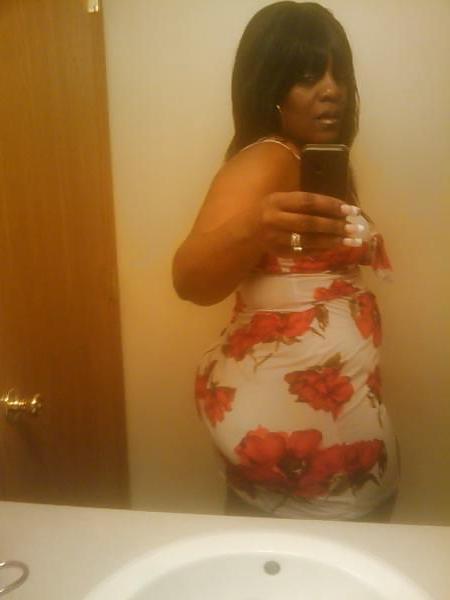 19P EXCLUSIVE PICS OF THICK BLACK MILF NAMED ANGIE