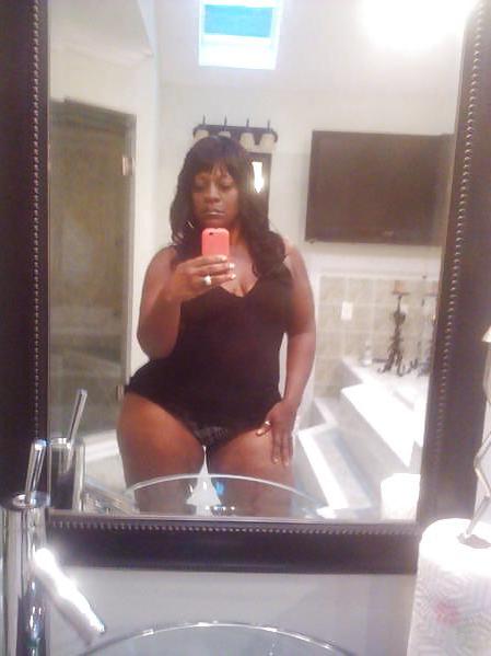19P EXCLUSIVE PICS OF THICK BLACK MILF NAMED ANGIE