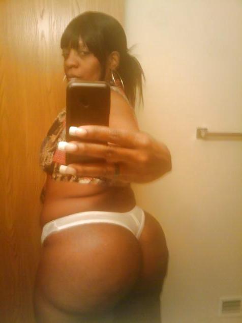 19P EXCLUSIVE PICS OF THICK BLACK MILF NAMED ANGIE