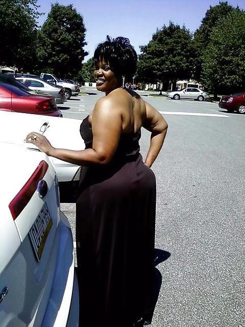 19P EXCLUSIVE PICS OF THICK BLACK MILF NAMED ANGIE