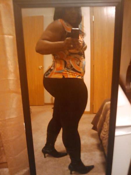 19P EXCLUSIVE PICS OF THICK BLACK MILF NAMED ANGIE