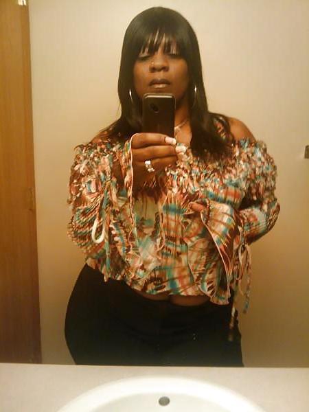 19P EXCLUSIVE PICS OF THICK BLACK MILF NAMED ANGIE