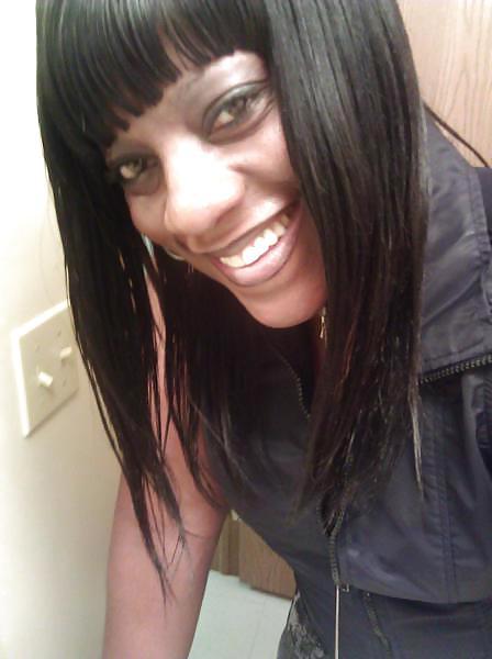 19P EXCLUSIVE PICS OF THICK BLACK MILF NAMED ANGIE