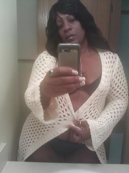 19P EXCLUSIVE PICS OF THICK BLACK MILF NAMED ANGIE