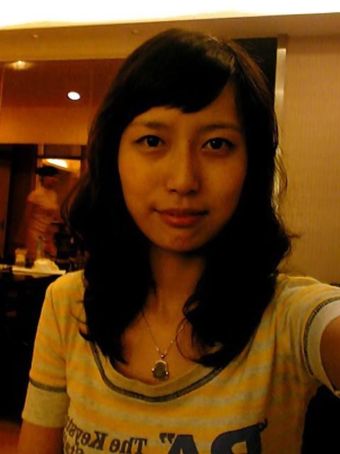 15P Asian girl showing her Pussy!