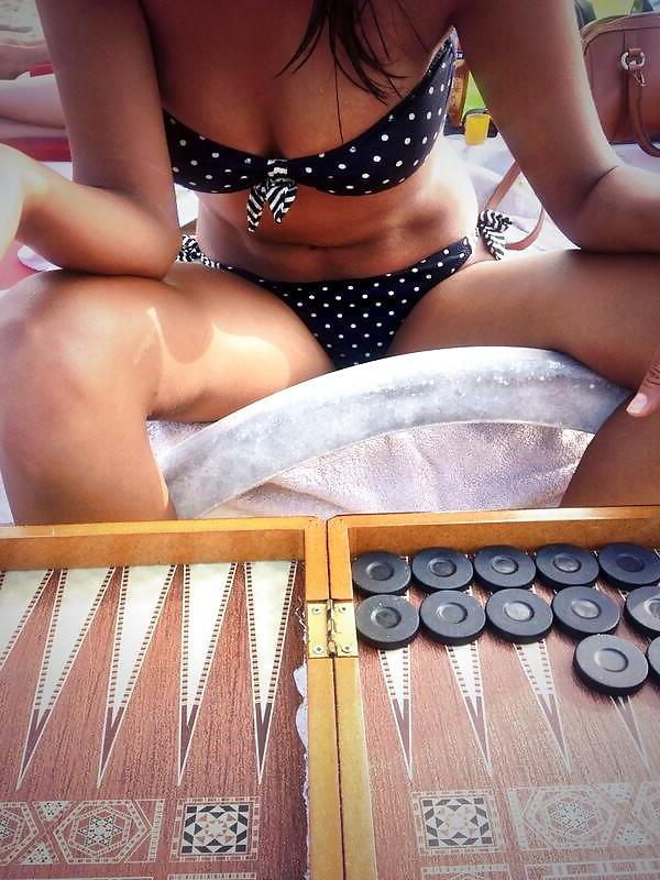 5P Turkish Girlfriend playing backgammon