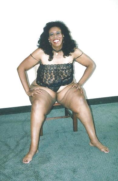 25P ALL KINDS OF MATURE BLACK WOMEN PT.39