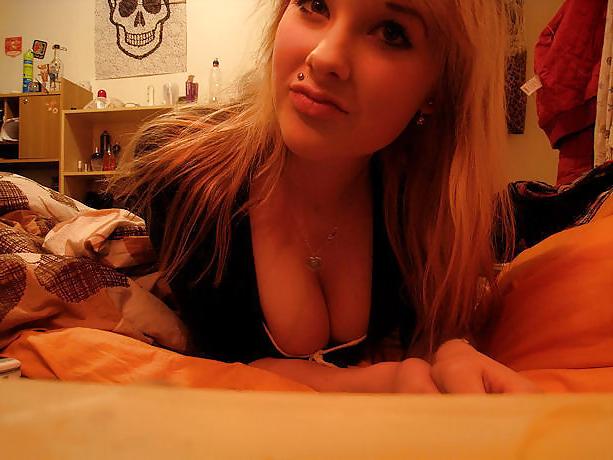 23P Cleavage and Breasts