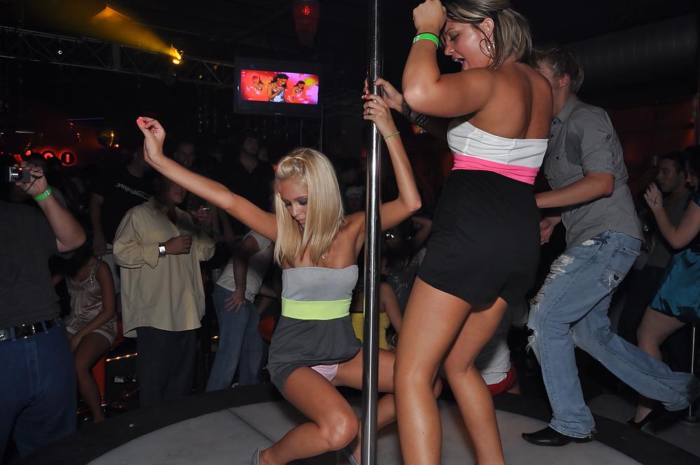 25P Candid Voyeur Thong downblouse legs cleavage ass upskirt