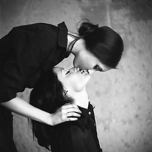 25P Sluts kissing sluts 7