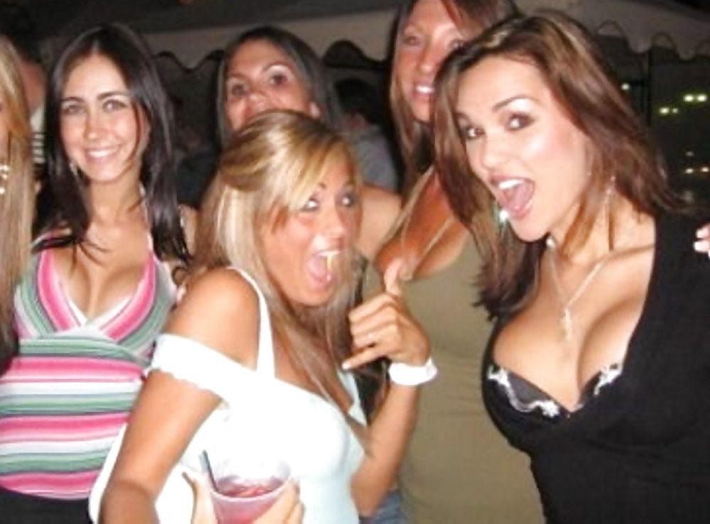 25P Amateur Tits and Cleavage 1