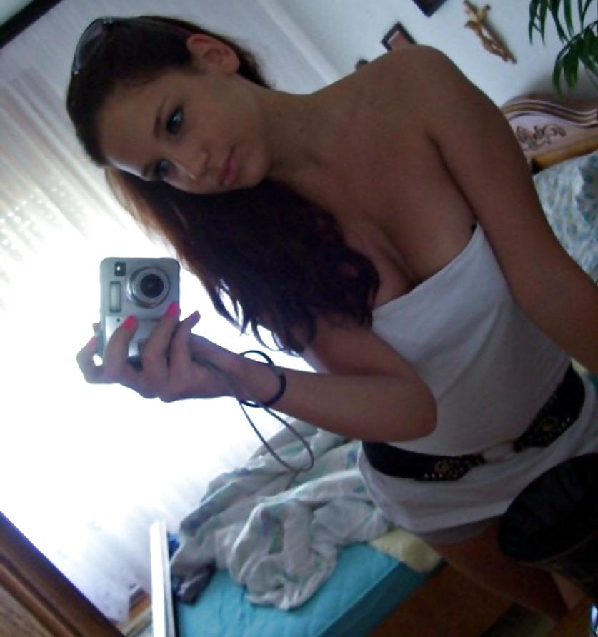 25P Amateur Tits and Cleavage 1