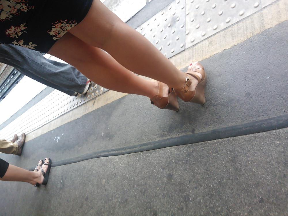 8P Stunning feet in public