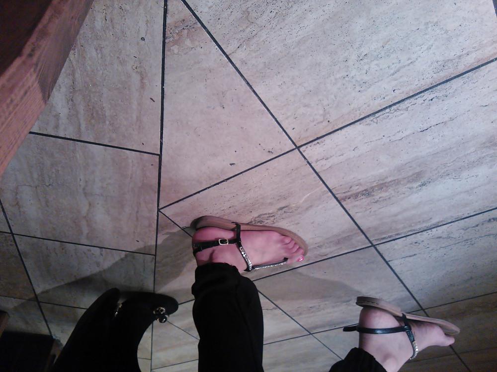 8P Stunning feet in public