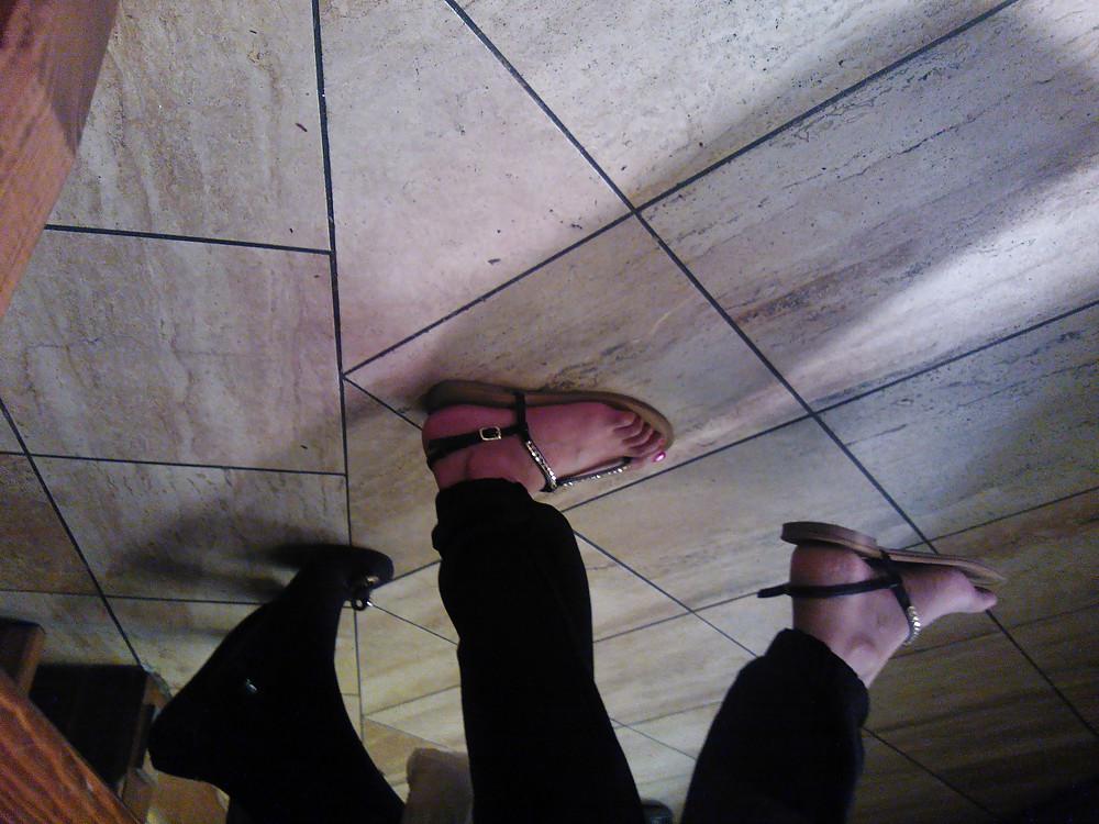 8P Stunning feet in public