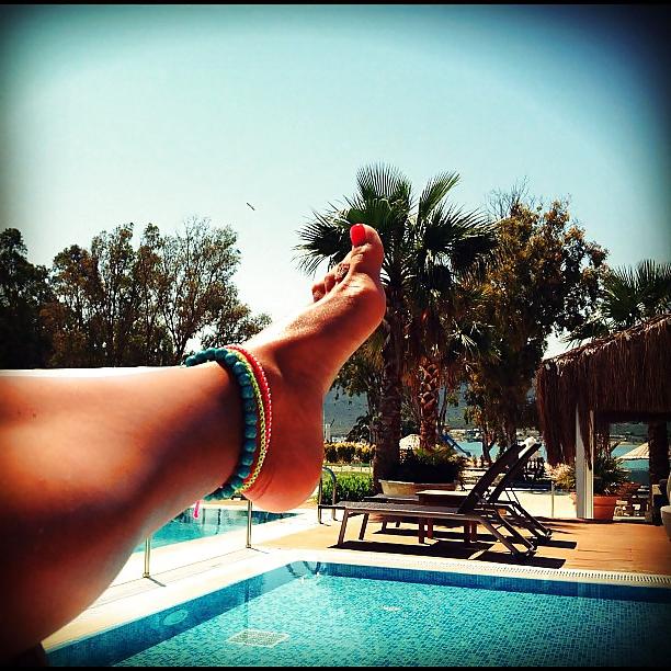 25P Turkish Tv Star Sexy & Beautiful Feets 