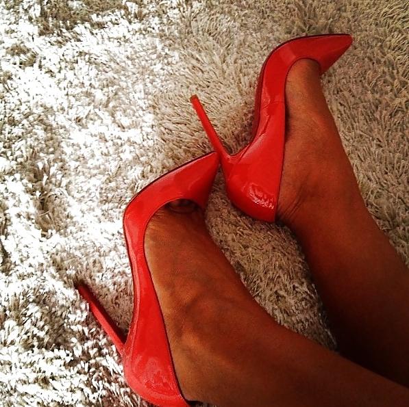 25P Turkish Tv Star Sexy & Beautiful Feets 