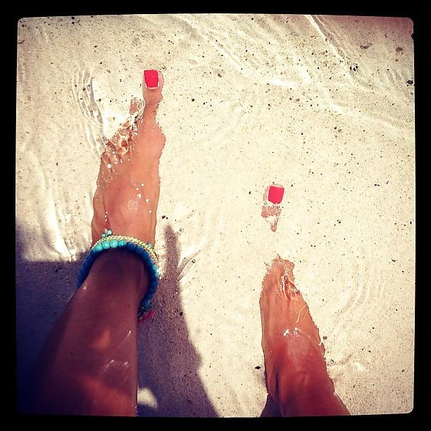 25P Turkish Tv Star Sexy & Beautiful Feets 