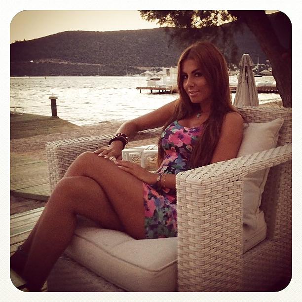 25P Turkish Tv Star Sexy & Beautiful Feets 