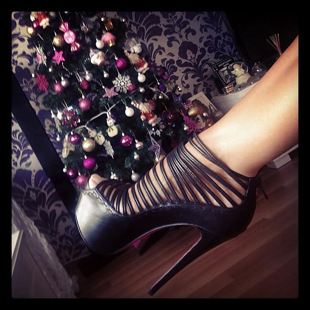 25P Turkish Tv Star Sexy & Beautiful Feets 