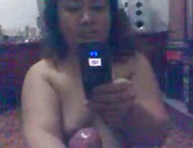 25P Handjob by a BBW whilst taking Pics To sho to her HUBBY