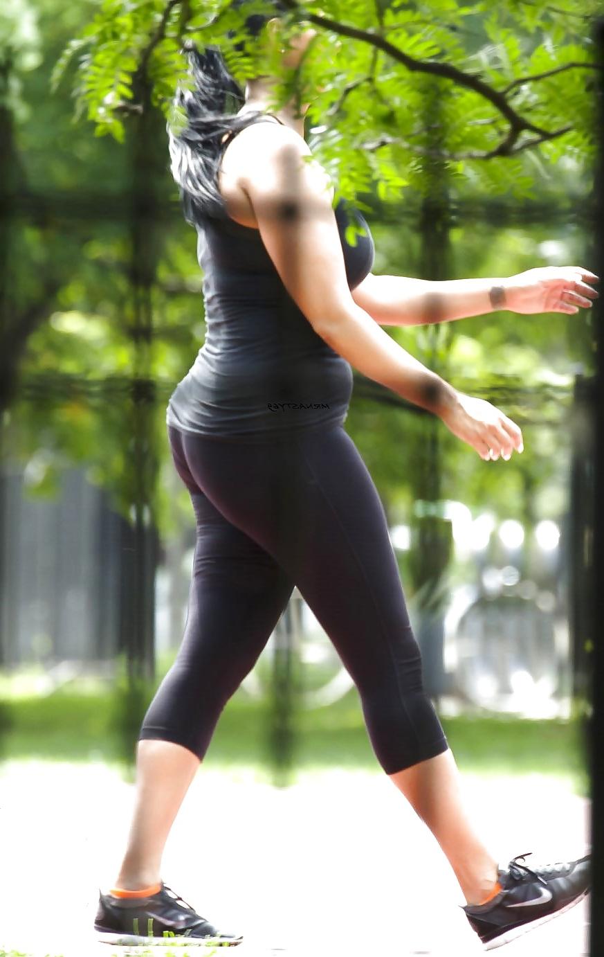 25P Hot Wives Tight Legging In Public