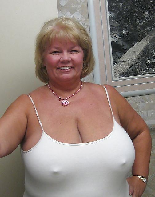 25P Granny Cleavage tits
