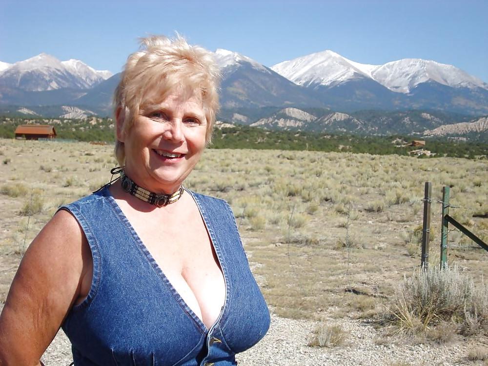 25P Granny Cleavage tits