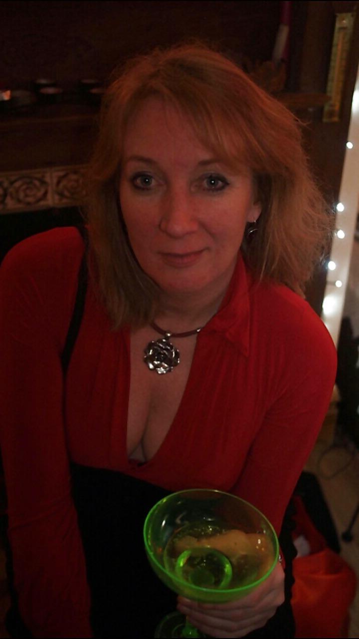 8P British Mary in Red Dress Leeds