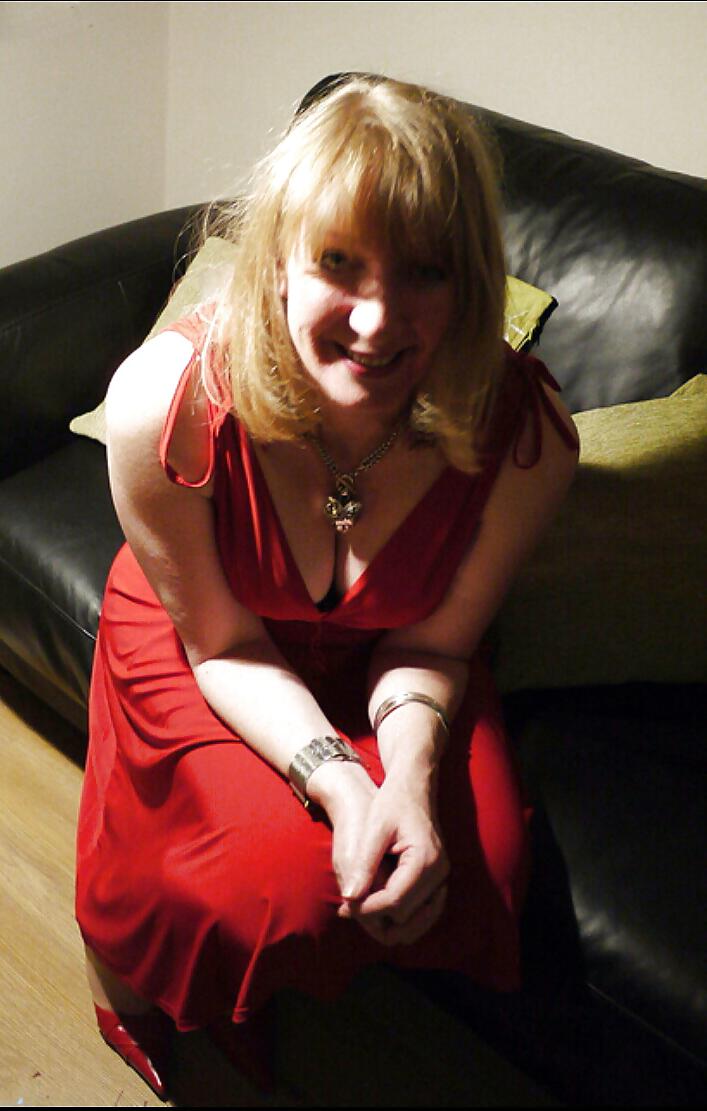 8P British Mary in Red Dress Leeds
