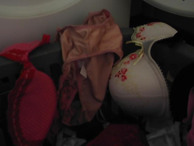 7P Neighbours underwear washday
