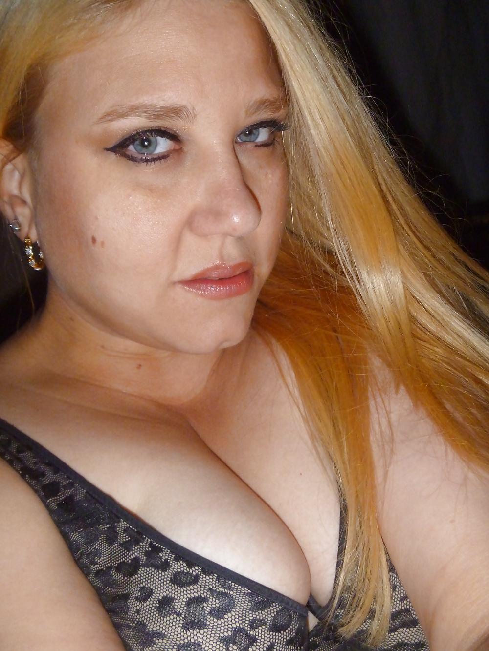25P Deana Minaj hot bbw getting naughty in bra and panties 