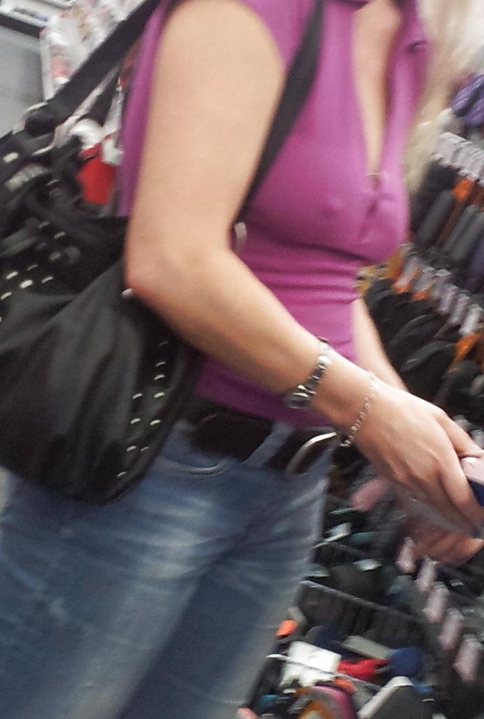 15P Shopping nipple, harte Nippel beim einkaufen, voyeur