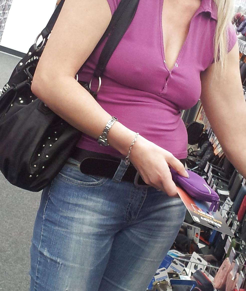 15P Shopping nipple, harte Nippel beim einkaufen, voyeur