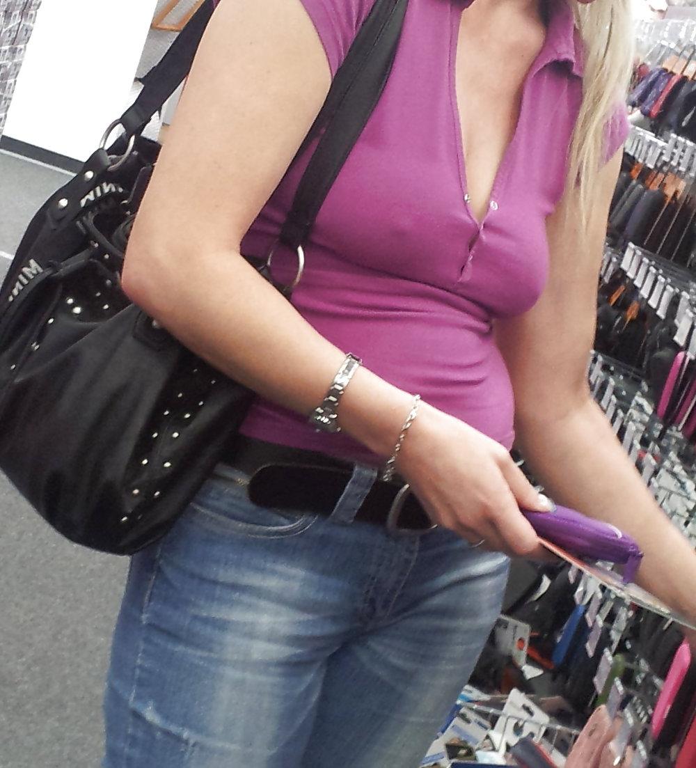 15P Shopping nipple, harte Nippel beim einkaufen, voyeur