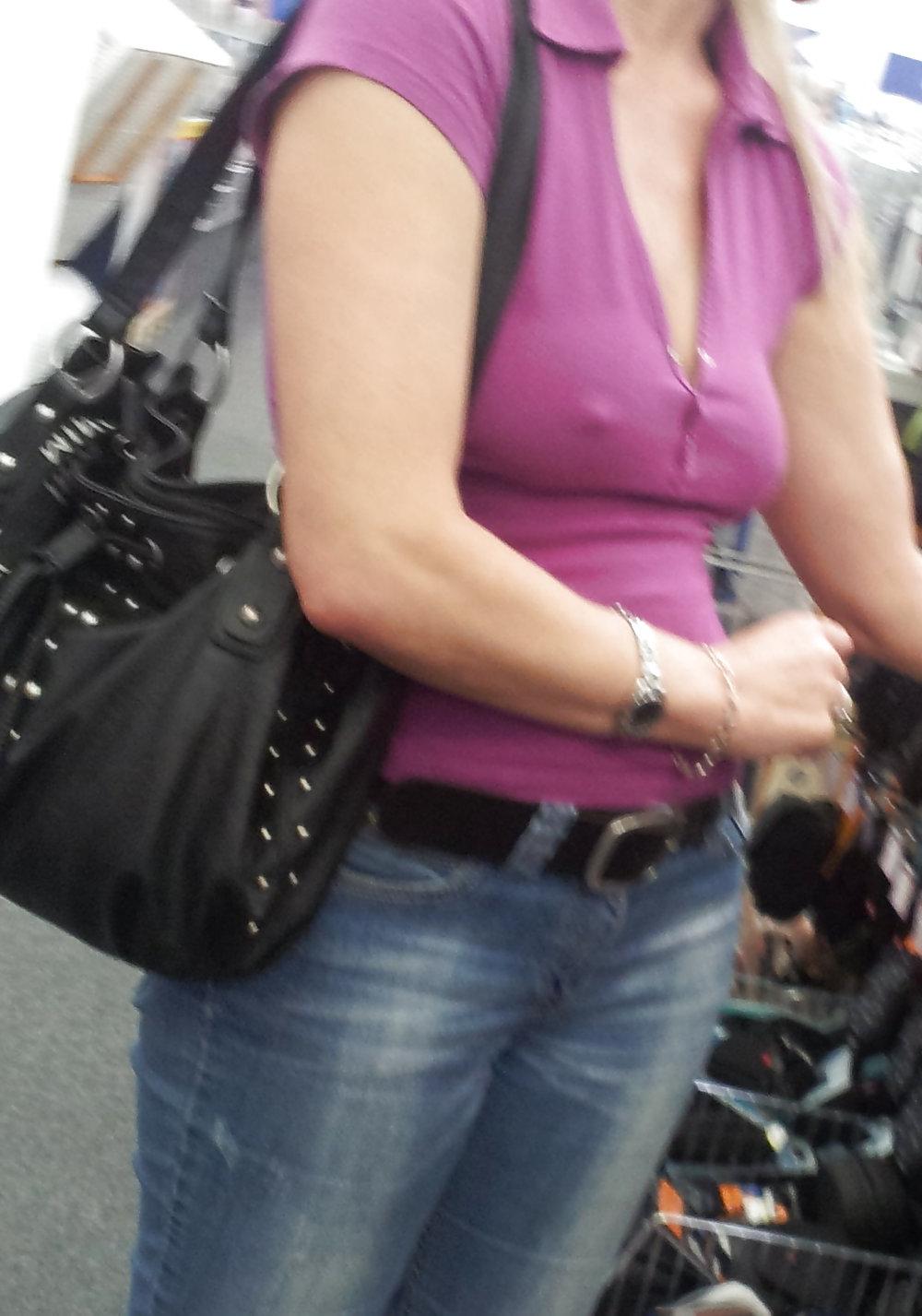 15P Shopping nipple, harte Nippel beim einkaufen, voyeur