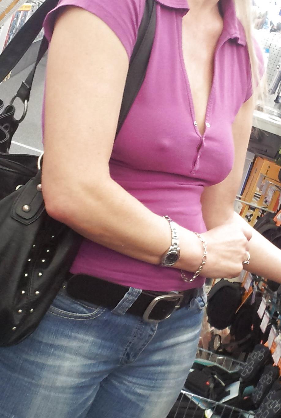 15P Shopping nipple, harte Nippel beim einkaufen, voyeur
