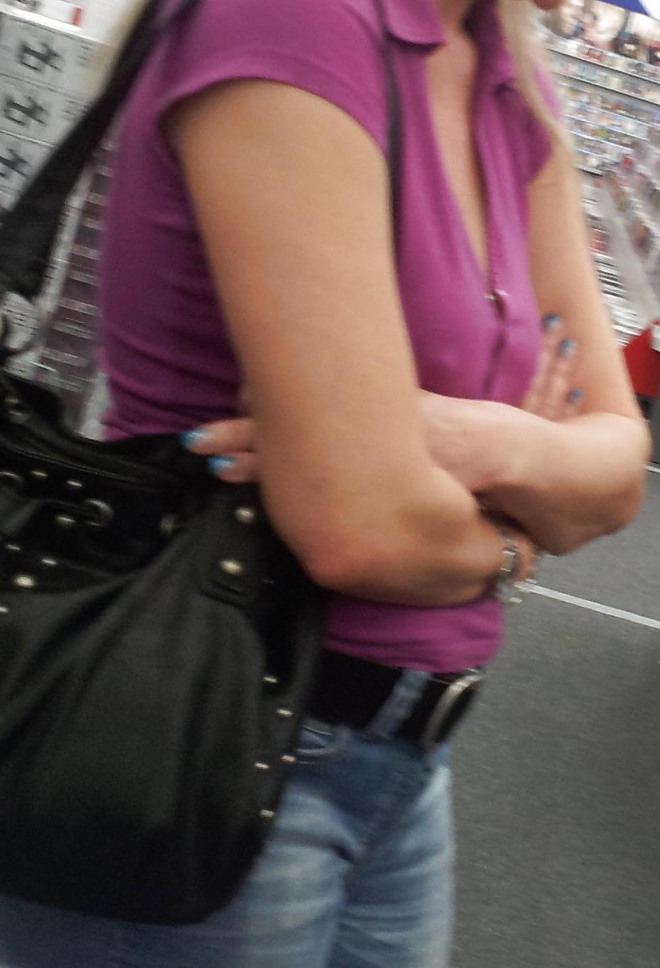 15P Shopping nipple, harte Nippel beim einkaufen, voyeur