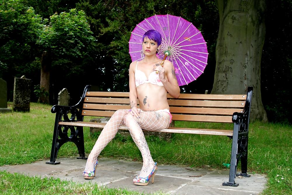 25P British Kween of Kink, Smoking Graveyard Hooker