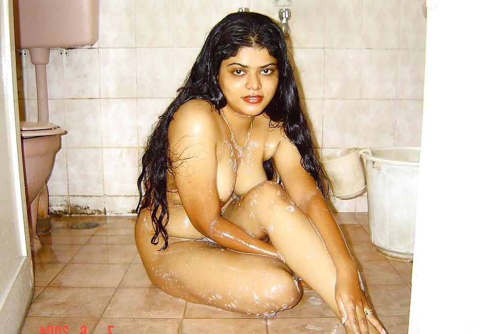 15P Neha Nair - Enjoying Shower
