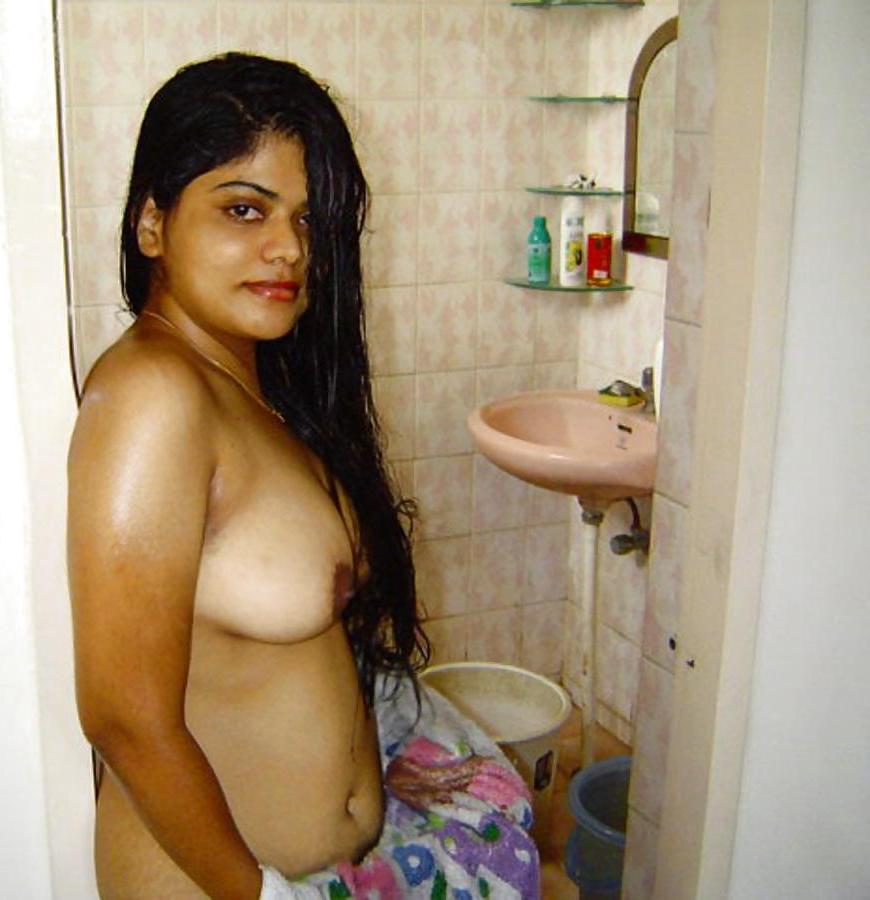 15P Neha Nair - Enjoying Shower