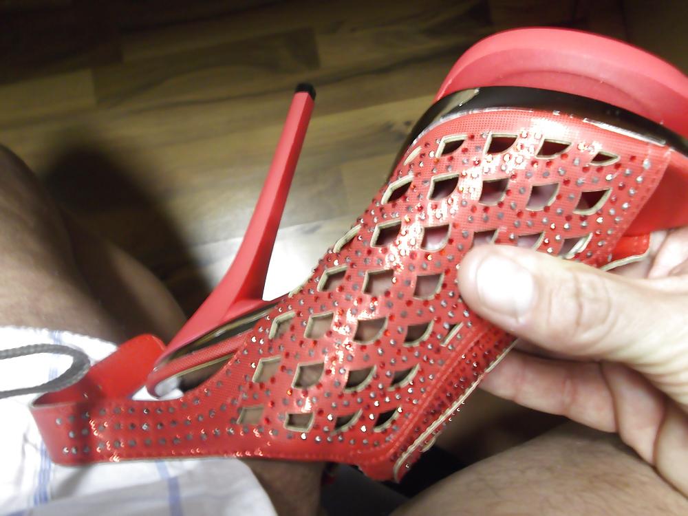 9P A new cumshot on red high heels