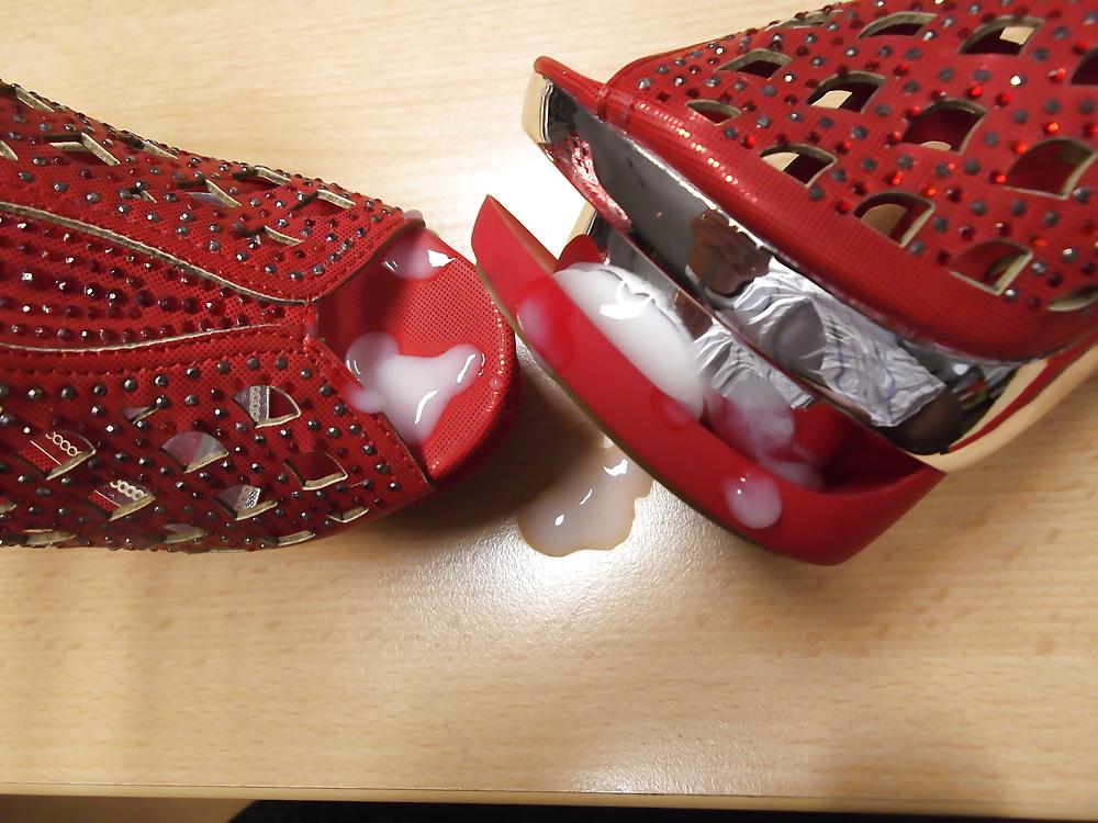 9P A new cumshot on red high heels