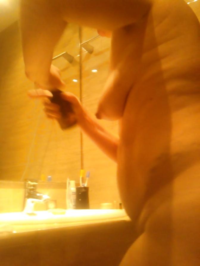 5P Frau nach der Dusche